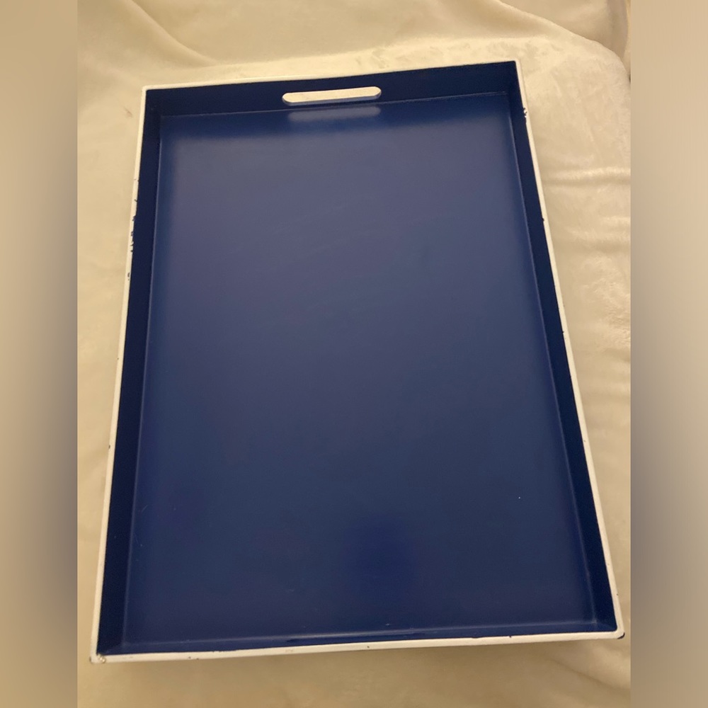 Navy blue serving tray. 18.5 x 13.5 x 1.5 cm.